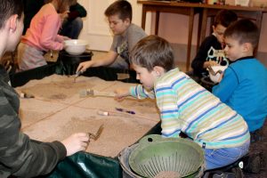 Archäologie erleben – Eine Mitmach-Veranstaltung für Kids @ Steinsburgmuseum